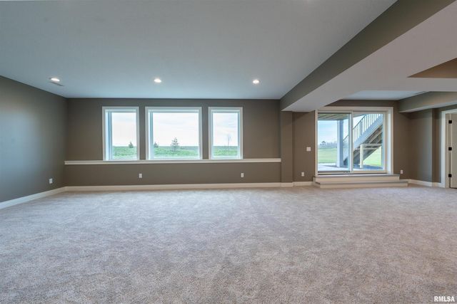 6830 Wilderness Pointe Drive, Bettendorf, IA 52722