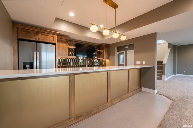 6830 Wilderness Pointe Drive, Bettendorf, IA 52722