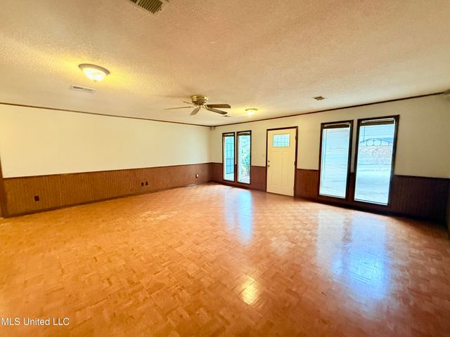 649 Old Hickory Road, Grenada, MS 38901