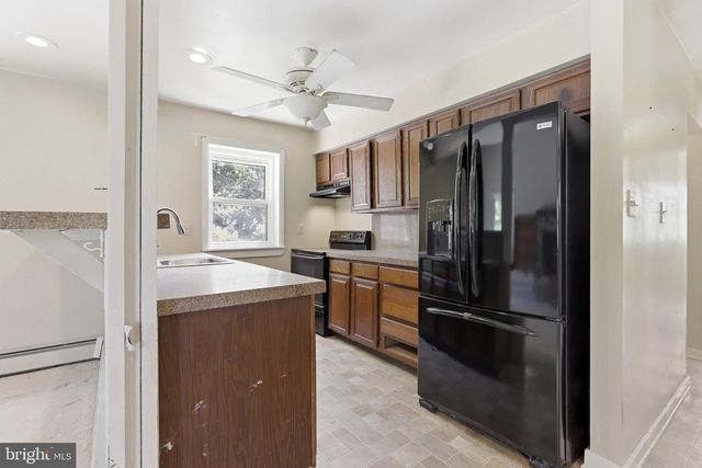 32 BECK RD, Coatesville, PA 19320