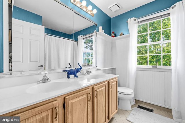 3718 BROADRUN DR, Fairfax, VA 22033