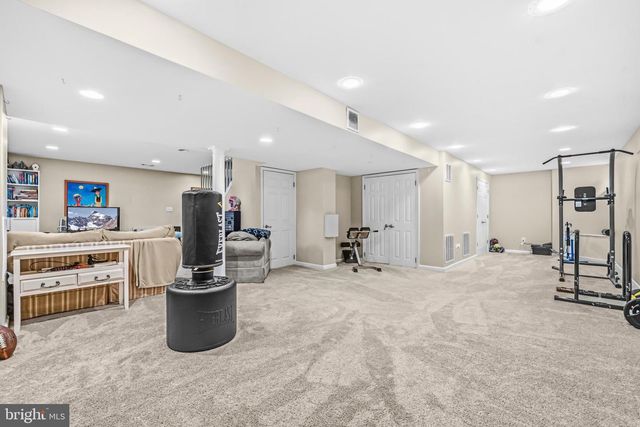 3718 BROADRUN DR, Fairfax, VA 22033