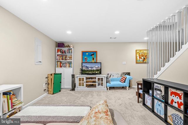 3718 BROADRUN DR, Fairfax, VA 22033