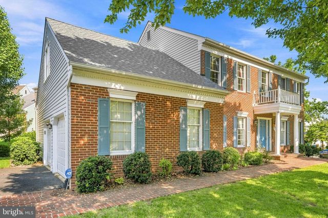 3718 BROADRUN DR, Fairfax, VA 22033