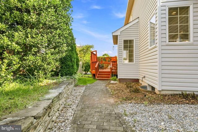3718 BROADRUN DR, Fairfax, VA 22033