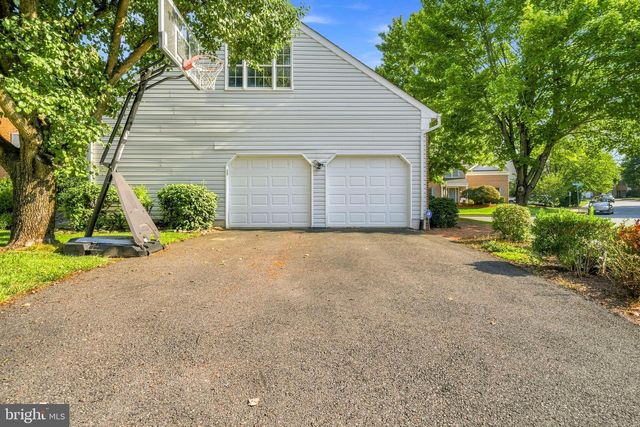 3718 BROADRUN DR, Fairfax, VA 22033