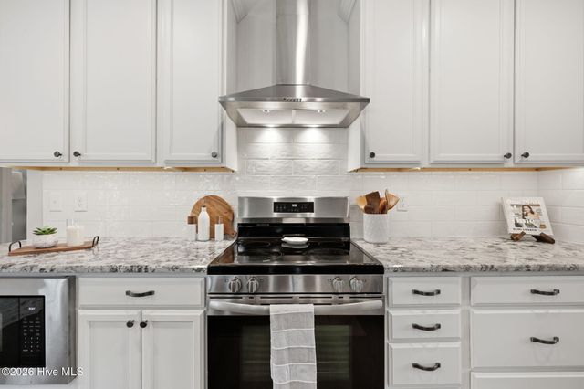 300 Shortleaf Drive, Grimesland, NC 27837