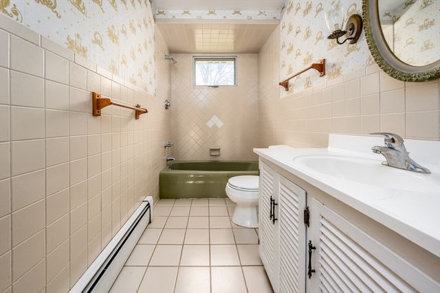 29 Carl Landi Cir, Falmouth, MA 02536