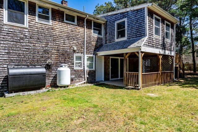 29 Carl Landi Cir, Falmouth, MA 02536