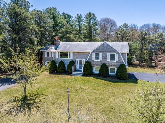29 Carl Landi Cir, Falmouth, MA 02536