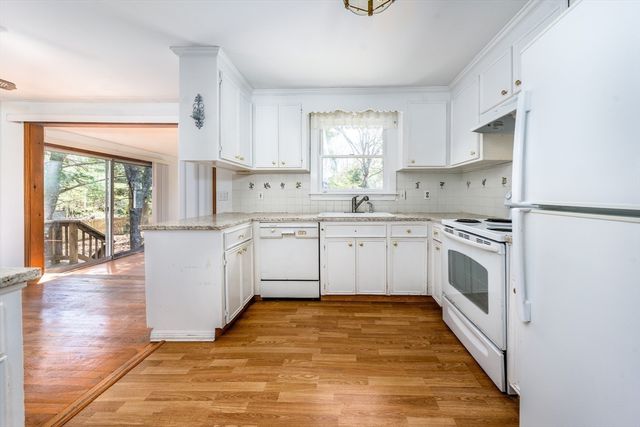 29 Carl Landi Cir, Falmouth, MA 02536