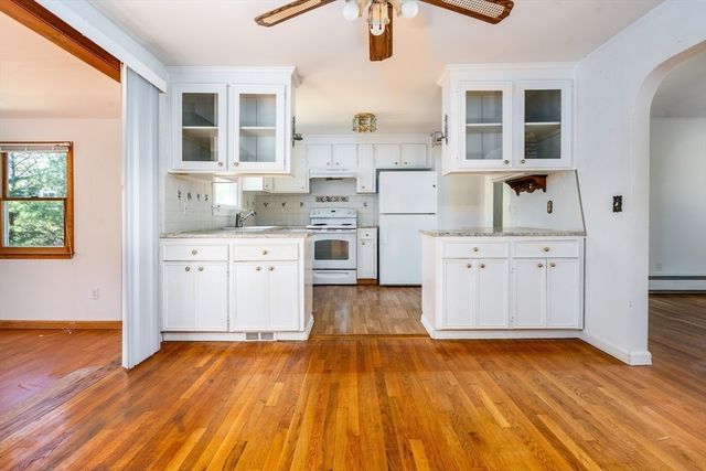 29 Carl Landi Cir, Falmouth, MA 02536