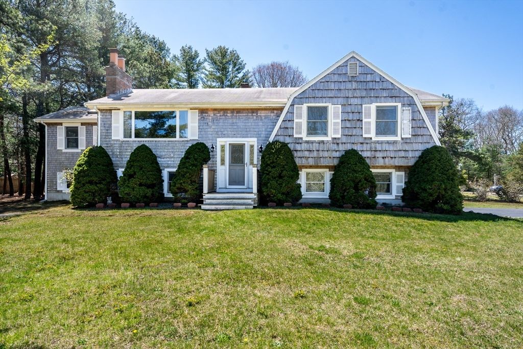 29 Carl Landi Cir, Falmouth, MA 02536
