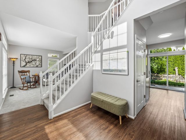 341 S Clearview Circle, Round Lake, IL 60073