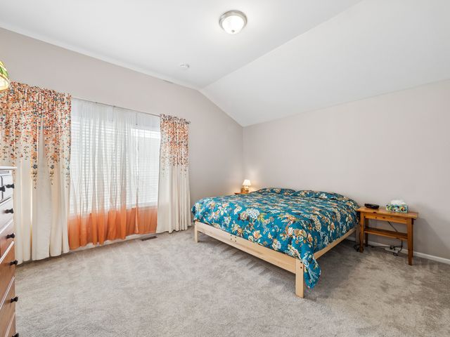 341 S Clearview Circle, Round Lake, IL 60073