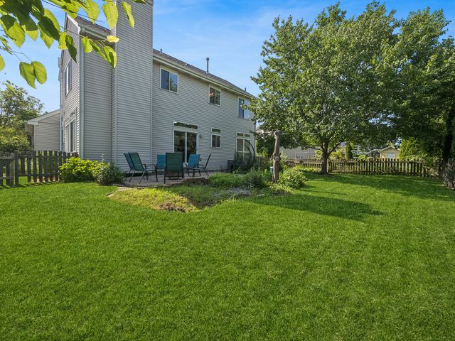 341 S Clearview Circle, Round Lake, IL 60073