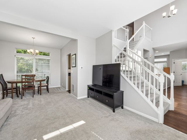 341 S Clearview Circle, Round Lake, IL 60073