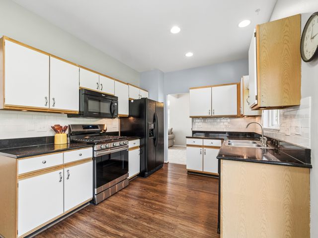 341 S Clearview Circle, Round Lake, IL 60073