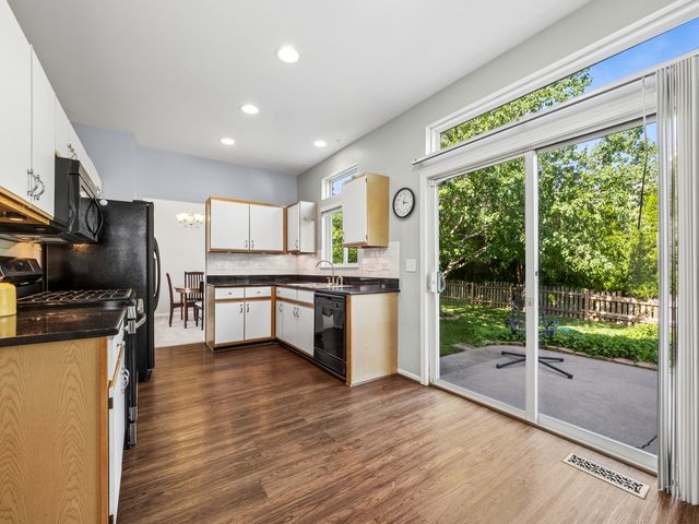 341 S Clearview Circle, Round Lake, IL 60073