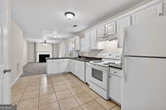 2729 Cedar Trace Drive, Ellenwood, GA 30294