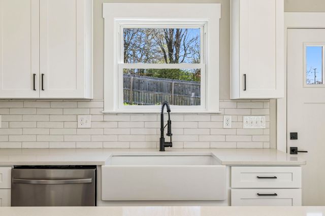 2210 18th Ave, N, Nashville, TN 37208