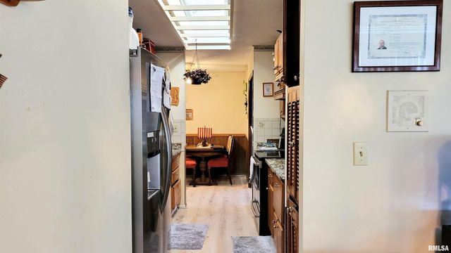 202 Westernaire Drive, Marion, IL 62959