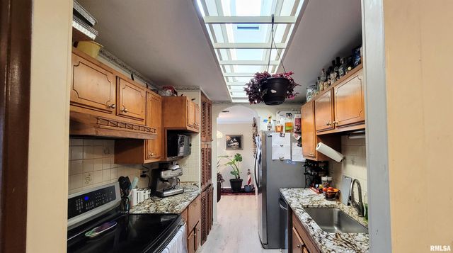 202 Westernaire Drive, Marion, IL 62959