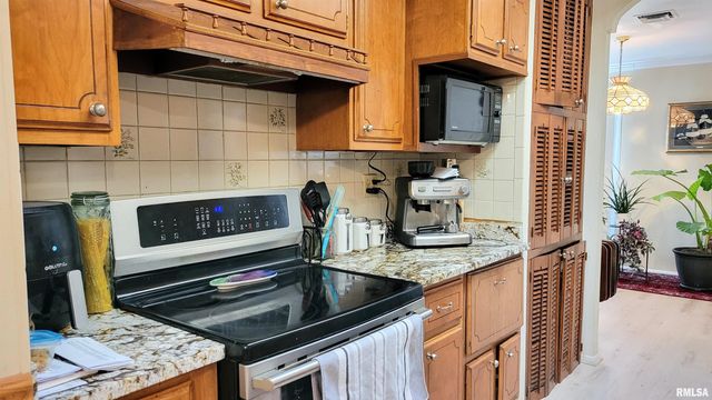 202 Westernaire Drive, Marion, IL 62959