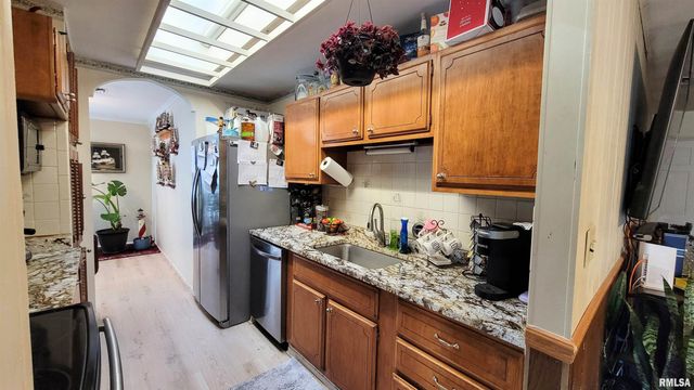 202 Westernaire Drive, Marion, IL 62959