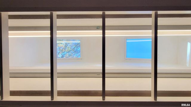 202 Westernaire Drive, Marion, IL 62959