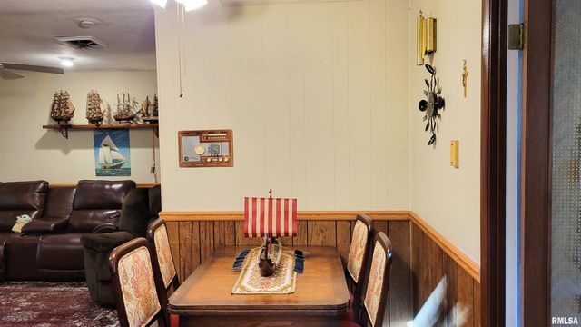 202 Westernaire Drive, Marion, IL 62959