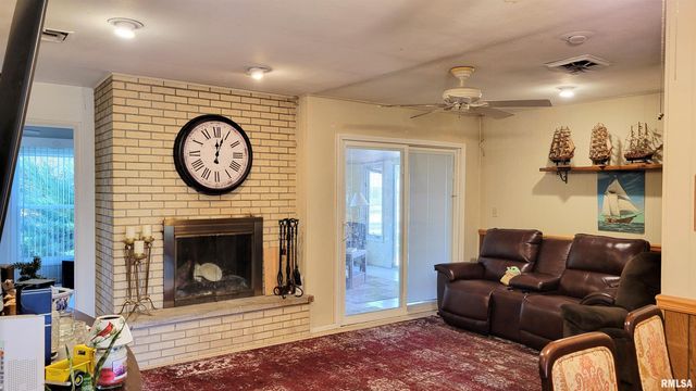 202 Westernaire Drive, Marion, IL 62959