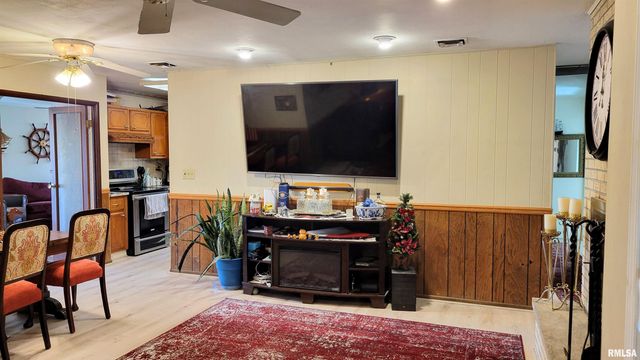 202 Westernaire Drive, Marion, IL 62959