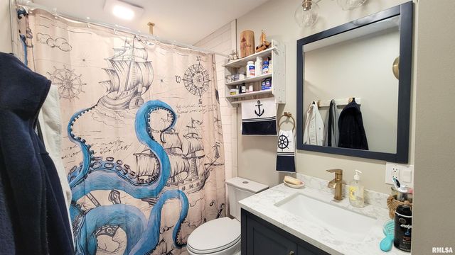 202 Westernaire Drive, Marion, IL 62959