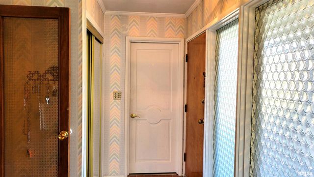 202 Westernaire Drive, Marion, IL 62959