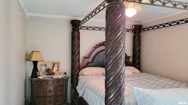 202 Westernaire Drive, Marion, IL 62959