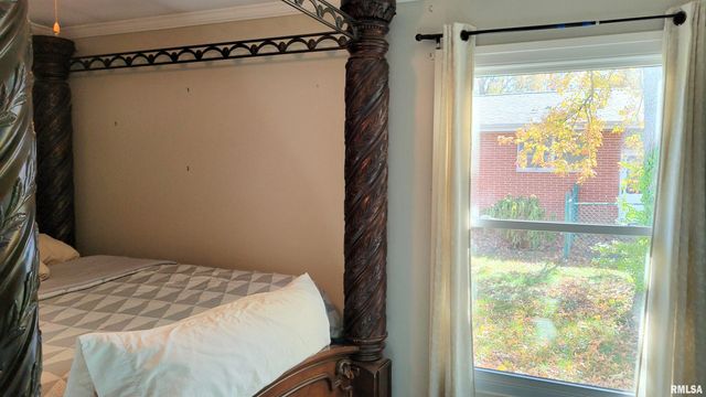 202 Westernaire Drive, Marion, IL 62959