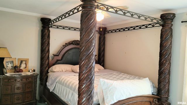 202 Westernaire Drive, Marion, IL 62959