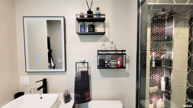 202 Westernaire Drive, Marion, IL 62959