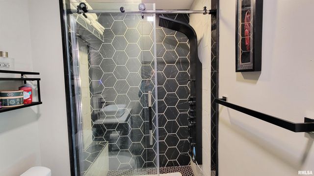 202 Westernaire Drive, Marion, IL 62959