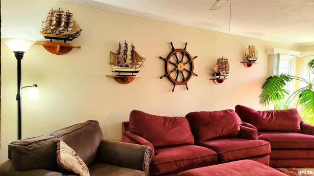 202 Westernaire Drive, Marion, IL 62959