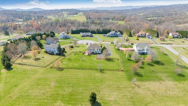 175 Hayfield DR, Boones Mill, VA 24065