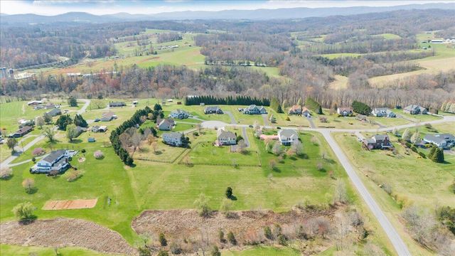 175 Hayfield DR, Boones Mill, VA 24065