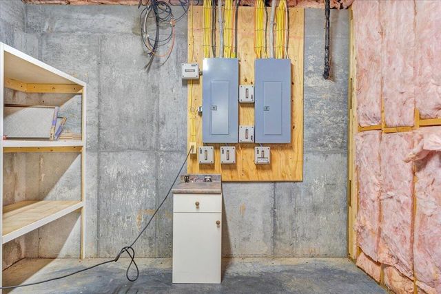 175 Hayfield DR, Boones Mill, VA 24065