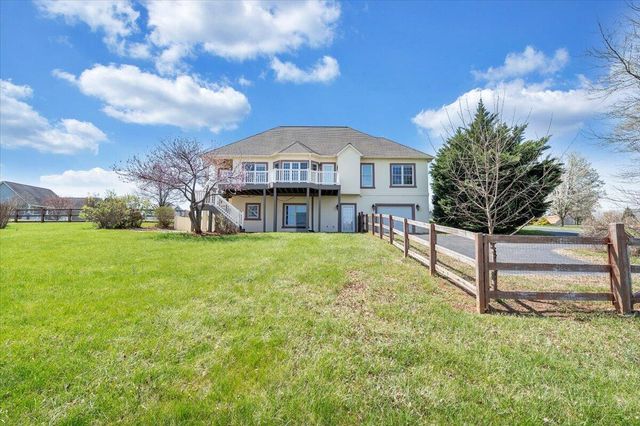 175 Hayfield DR, Boones Mill, VA 24065