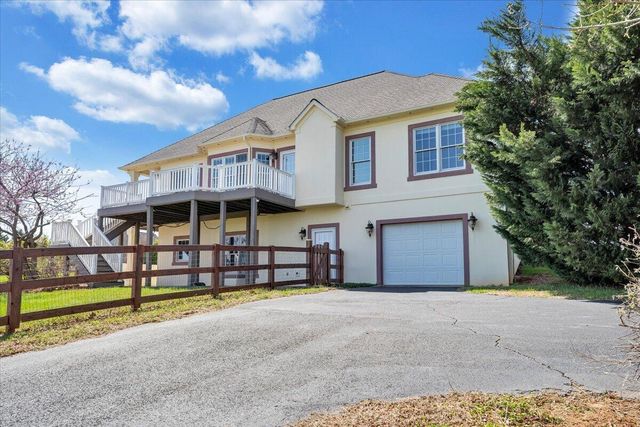 175 Hayfield DR, Boones Mill, VA 24065