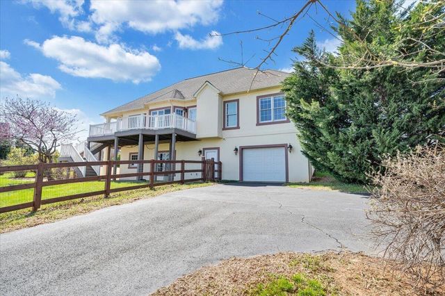 175 Hayfield DR, Boones Mill, VA 24065