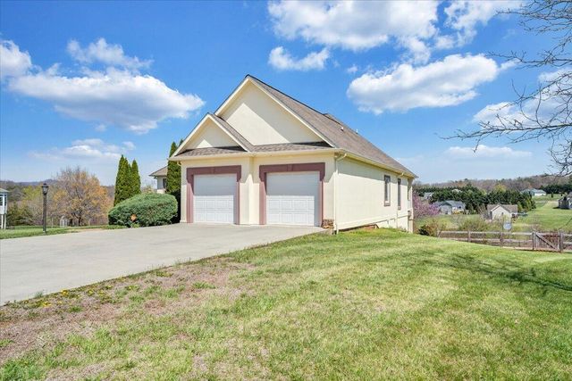 175 Hayfield DR, Boones Mill, VA 24065