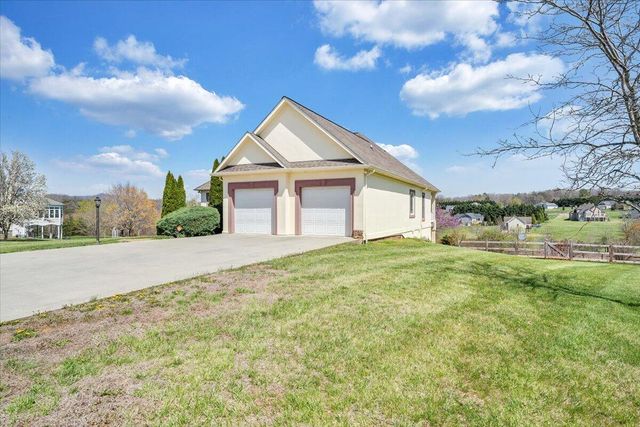 175 Hayfield DR, Boones Mill, VA 24065