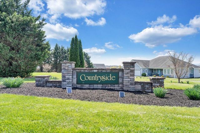 175 Hayfield DR, Boones Mill, VA 24065